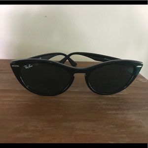 Ray-ban Nina black cat eye sunglasses